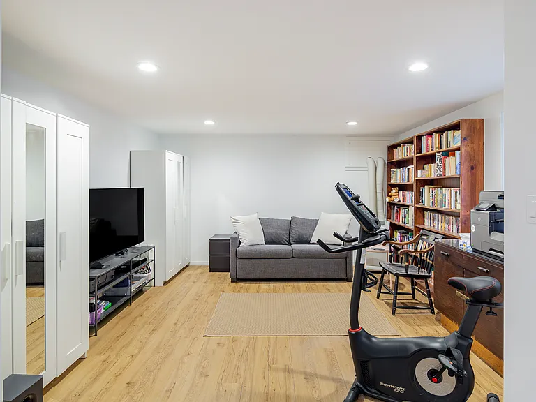 26 Center St — Photo 17