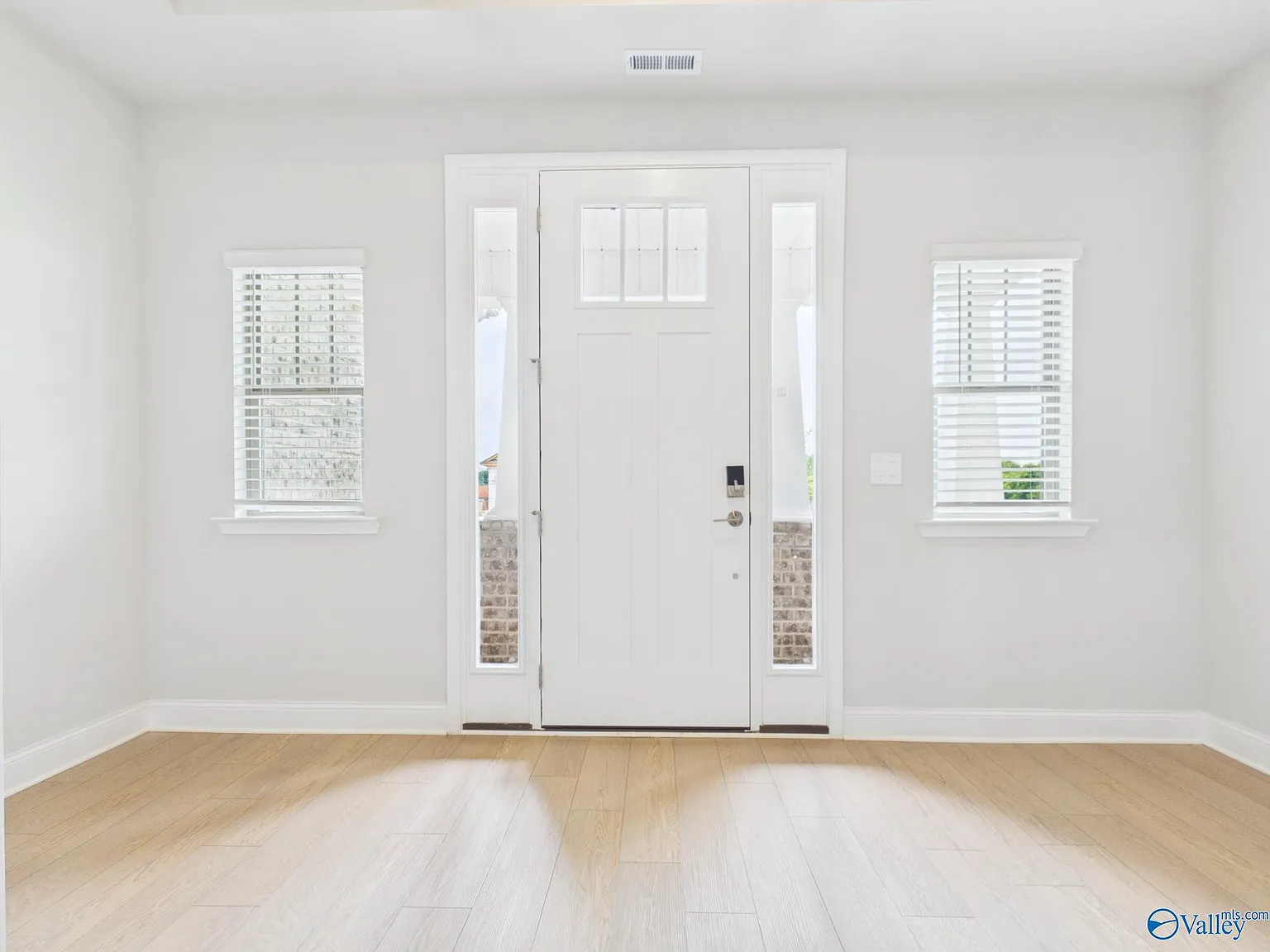 4 bed, 3.0 bath, 2828 sqft, $2,500 — Photo 3