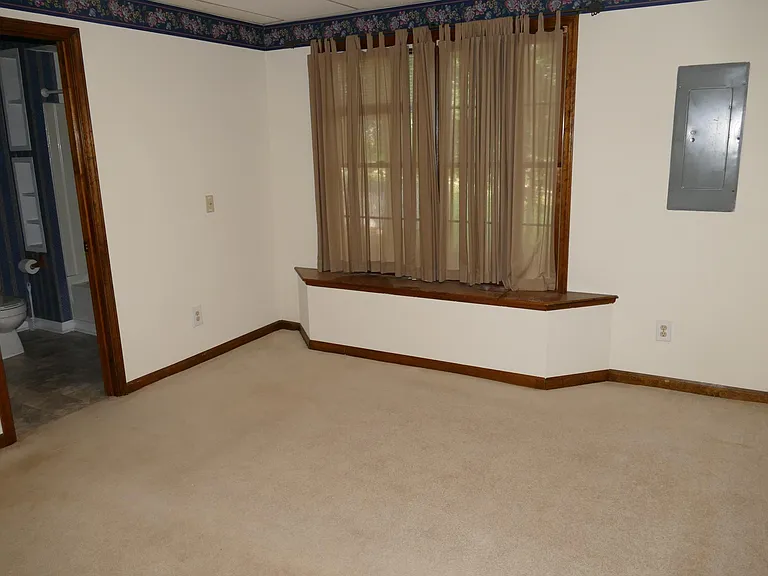 321 Rosehaven Dr — Photo 12