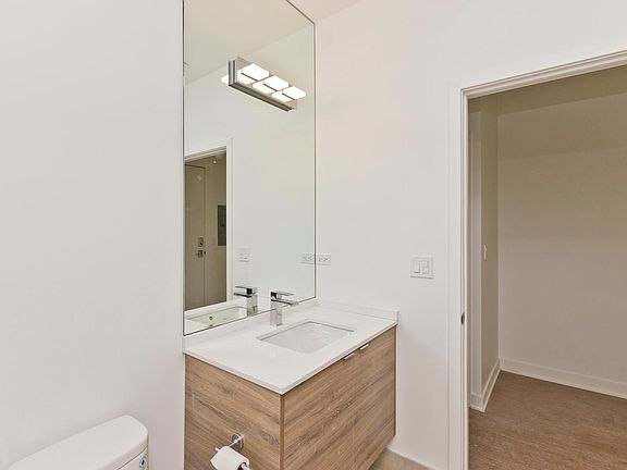 3rd image of 3455 N Lincoln Ave #204