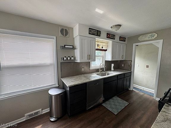 5th image of 2725 Walbrook Ave