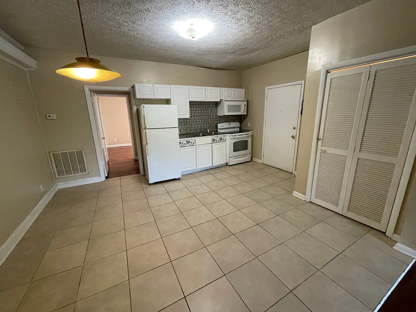 SH074-Lafayette Apartments — Photo 4