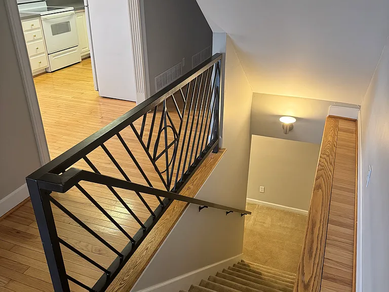 733 W High St — Photo 17