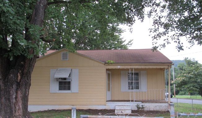 1st image of 215 Dyer St