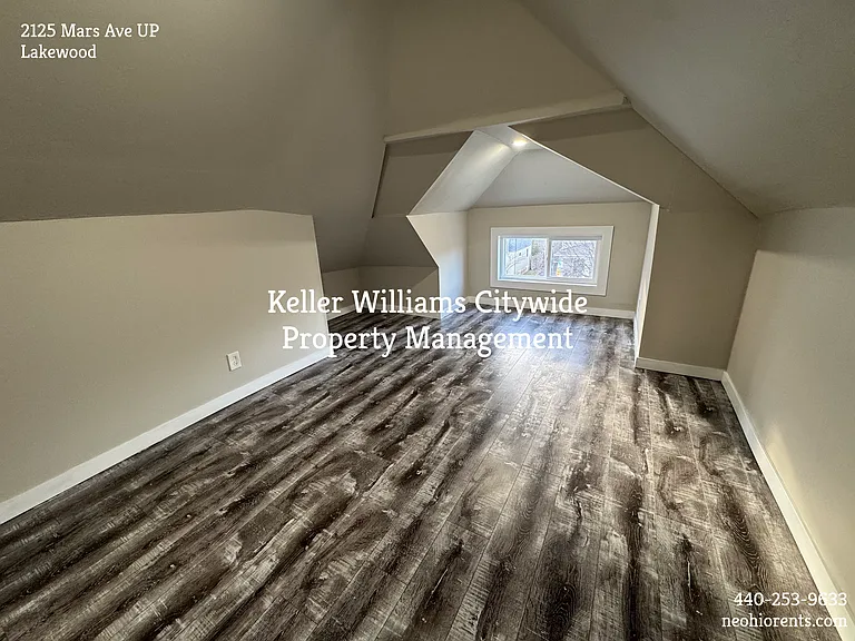 3 bedroom with a den 2 full bath up unit in Lakewood — Photo 28