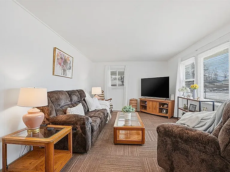 25 Lyman St — Photo 3