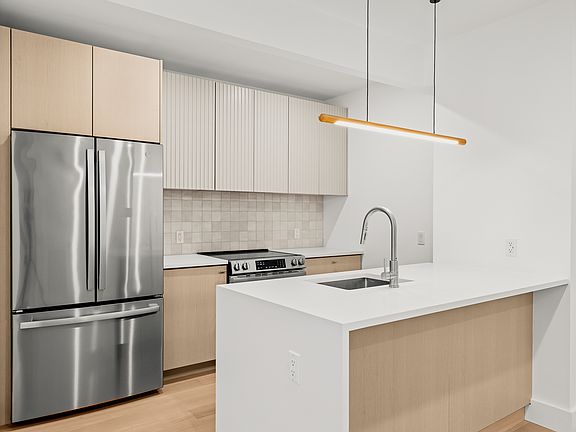 3rd image of 250 W 49th St #82103