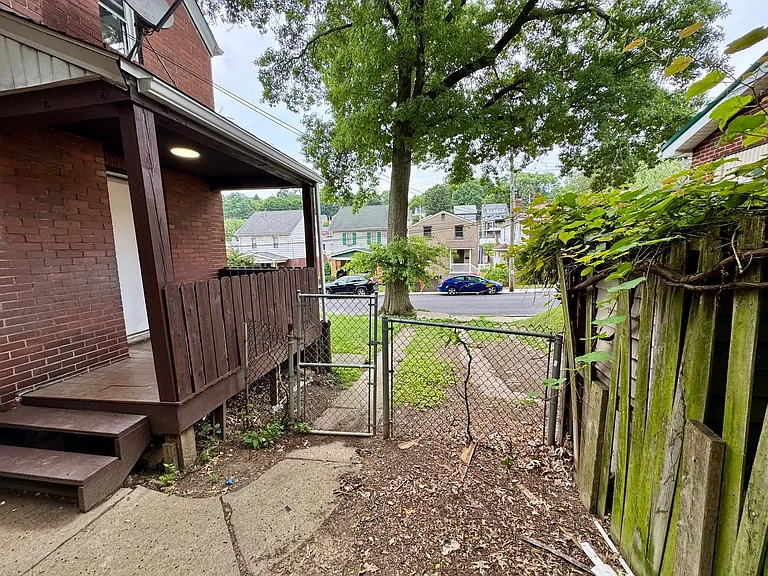 2432 Starkamp St — Photo 25