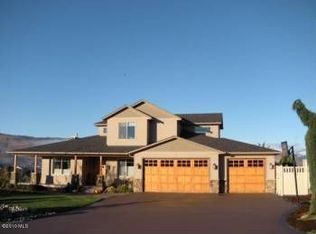 3730 Viewmont Dr, Wenatchee, WA 98801