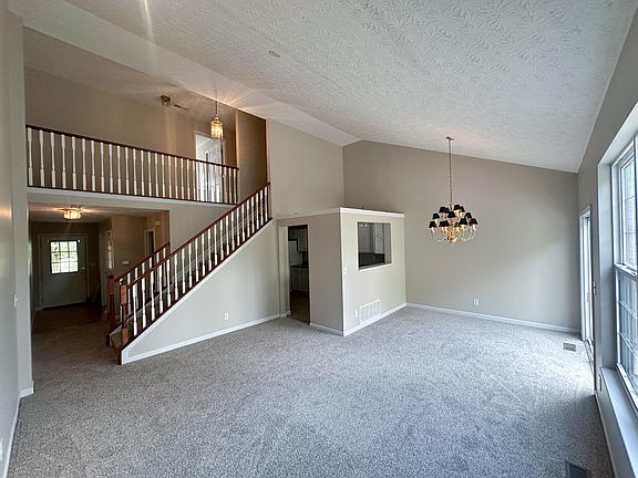 3rd image of 173 Wellington Dr