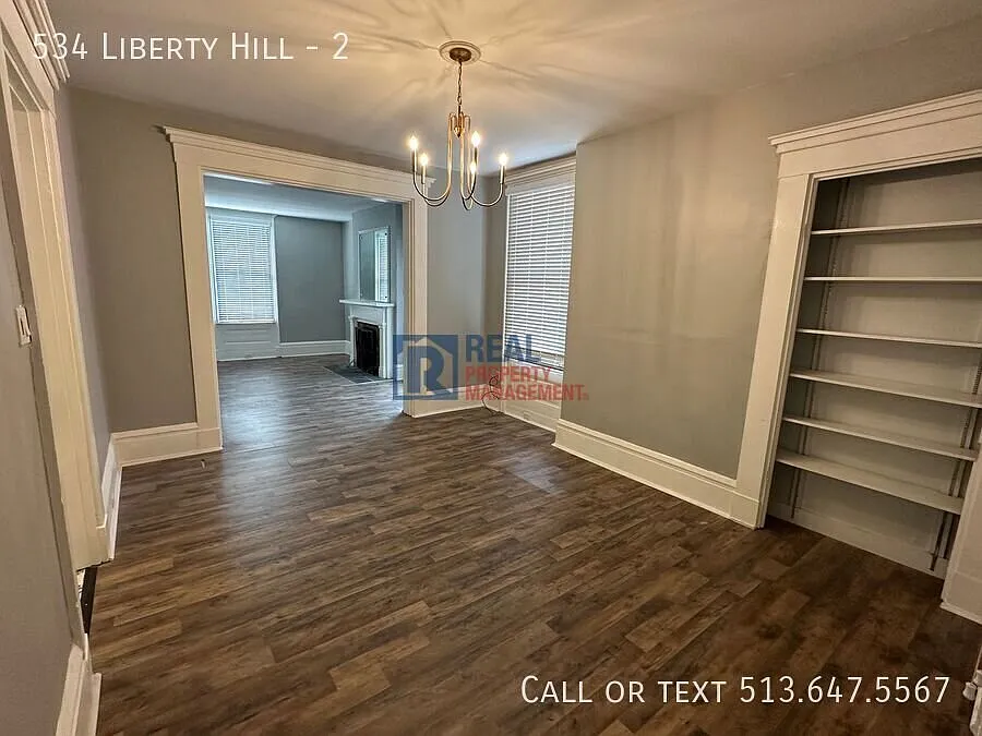 Fantastic and Spacious Condo in Great Location! — Photo 2