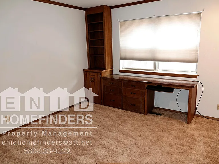 2117 Camelot Dr — Photo 14