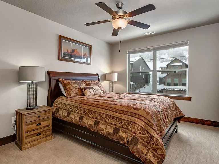 1052 W Abigail Dr — Photo 11