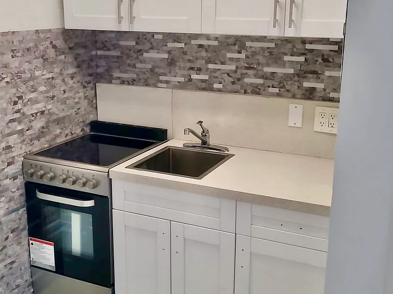 51 Edgewater Dr #6 — Photo 5