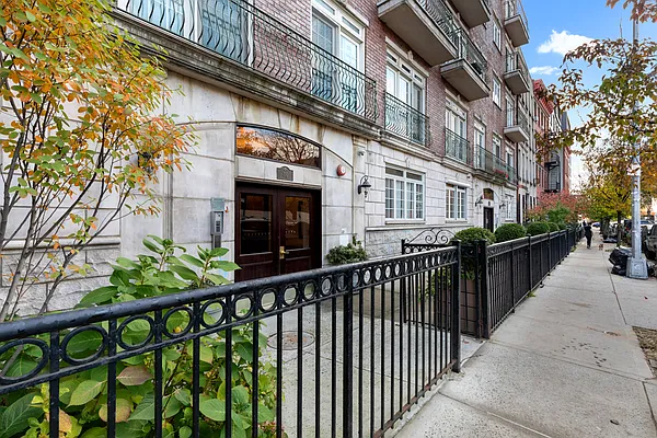 Sold by Compass | media 23