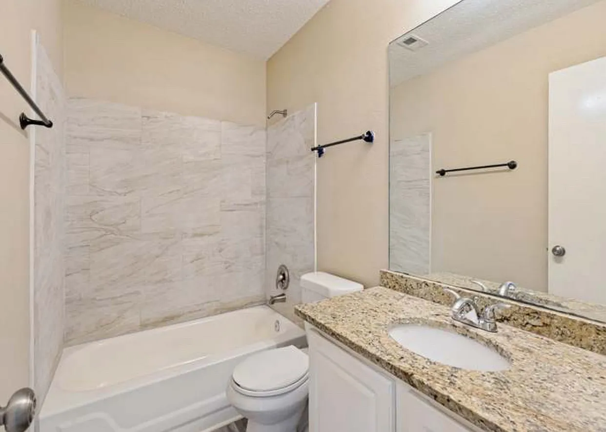 3 bed, 2.5 bath, 1909 sqft, $1,695 — Photo 3