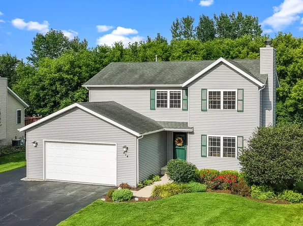 814 Robert Dr, Woodstock, IL 60098