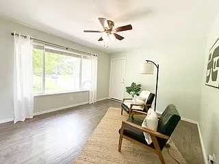 450 NE Riverhill Dr — Photo 23