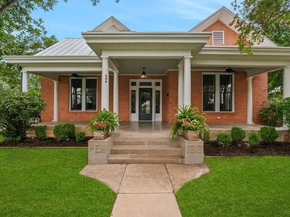 509 W Austin St, Fredericksburg, TX 78624