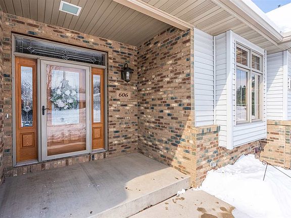 3rd image of 606 Independence Ln