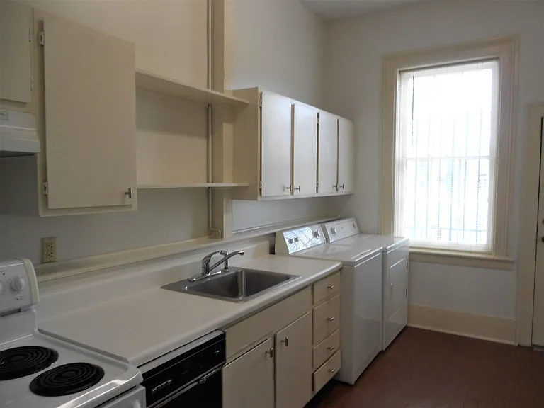 224 E Huntingdon St — Photo 9