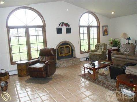 Vaulted Ceiling in Great Rm