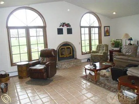 Vaulted Ceiling in Great Rm