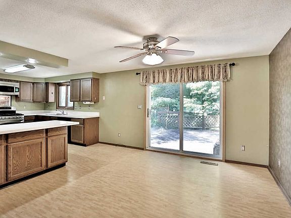 3rd image of 2296 Dahl Ct E