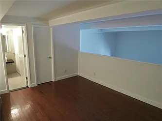 Rented by R New York