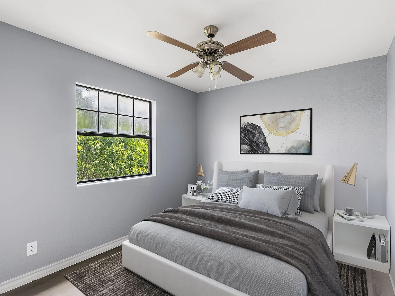 Beverly Condominiums — Photo 4