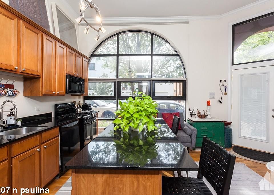 1st image of 1707 N Paulina St #614