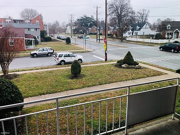 3rd image of 4500 Grove Ave