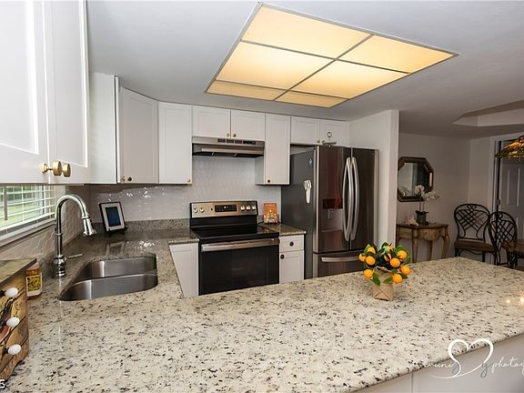 3rd image of 16161 Amberwood Lake Ct #J-3