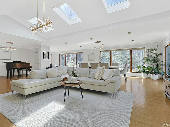 3rd image of 45 Sprain Valley Road