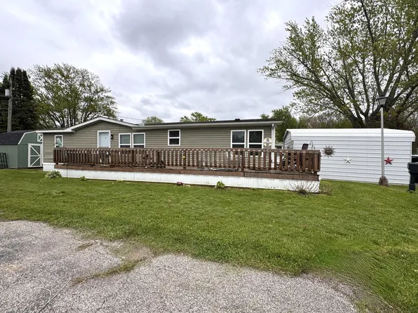 838 Mobile Blvd #15, Niles, MI 49120