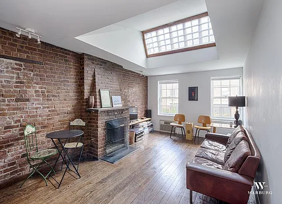 Rented by Warburg | media 9