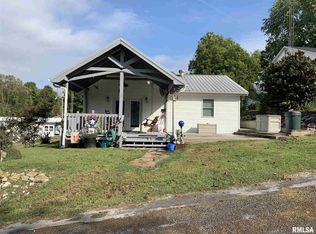 220 E Rose St, Cave In Rock, IL 62919