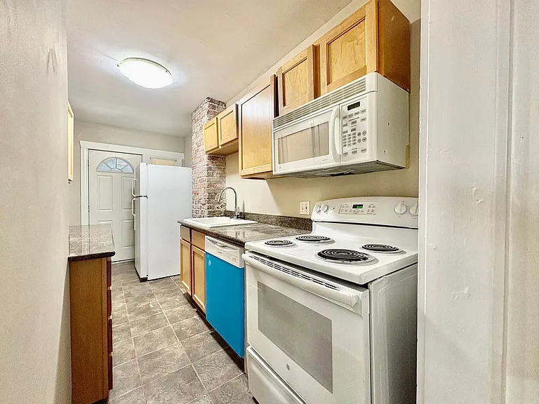 Vanderbilt Place — Photo 19