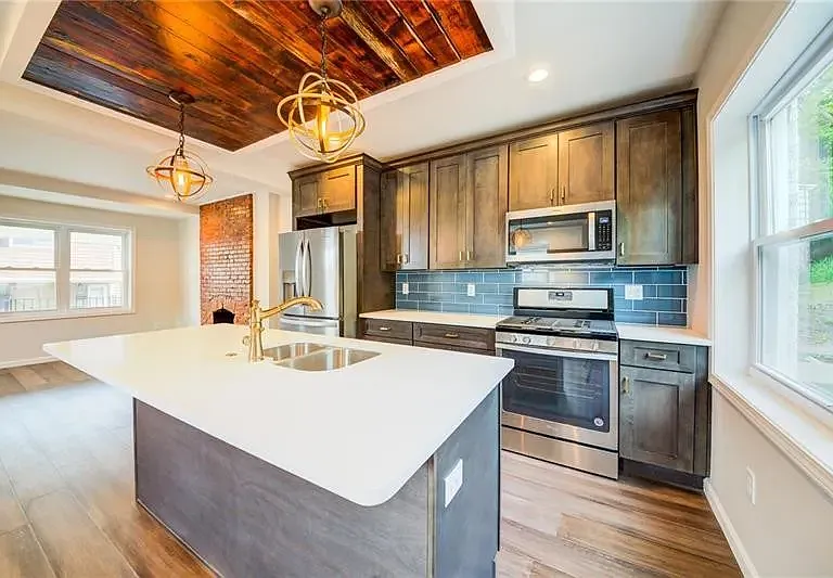 105 Southern Ave — Photo 3