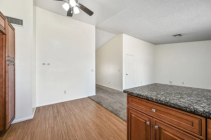11102 W Turney Ave — Photo 16