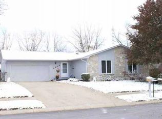 2805 Whipporwill Dr, Columbus, IN 47203