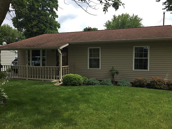 Good size front yard.