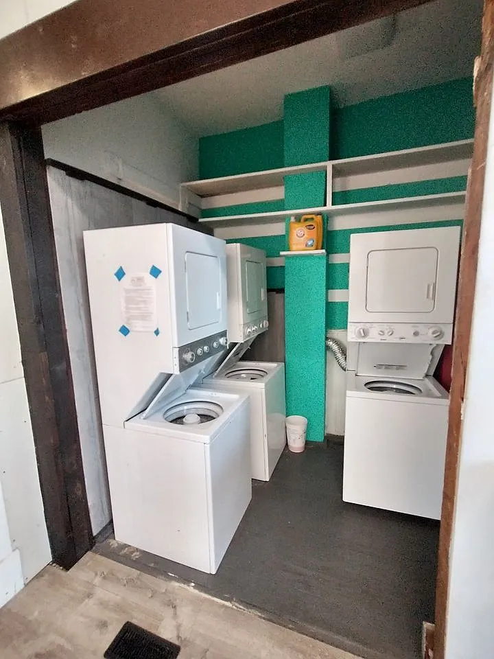 1223 Fillmore St - Freedom Manor - Room 1 — Photo 4