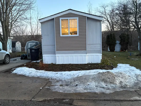 244 Piedmont Dr SE, Grand Rapids, MI 49548