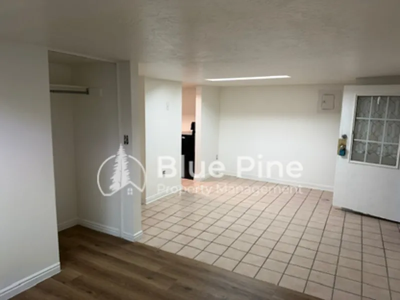1 bed, 1.0 bath, 975 sqft, $800 — Photo 3