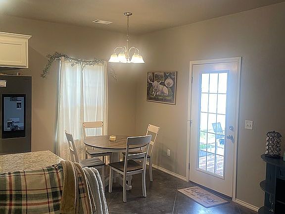 Dining area/breakfast nook