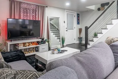 19 Blake St
