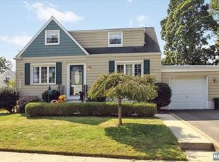 7 Schlosser Dr, Rochelle Park, NJ 07662