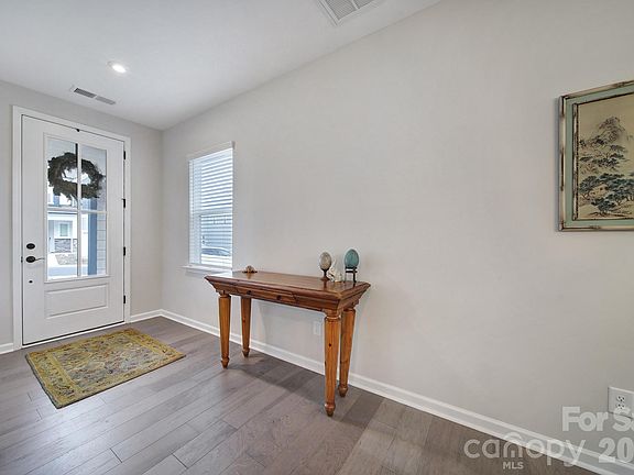 4th image of 516 Madison Falls Ct