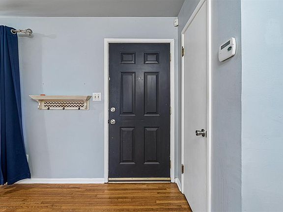 4th image of 101 E Kerr Dr
